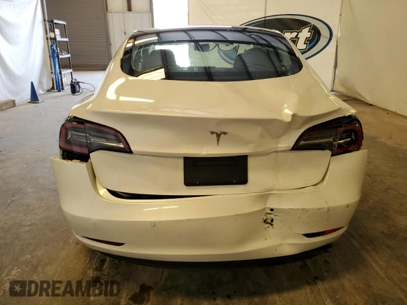 2022 Tesla Model 3 z VIN 5YJ3E1EA1NF371389, wystawiony jako Copart lot #59639665 z przebiegiem 84 719 mil mil oraz Czysty tytuł • Clean title. Historia ofert i sprzedaży dostępna na DreamBid. Obrazek 6.