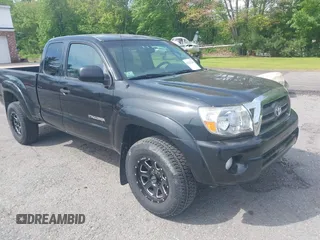 2010 Toyota Tacoma z VIN 5TEUU4EN4AZ743120, wystawiony jako IAAI lot #42342340 z przebiegiem 121 546 mil mil oraz . Historia ofert i sprzedaży dostępna na DreamBid. Obrazek 1.