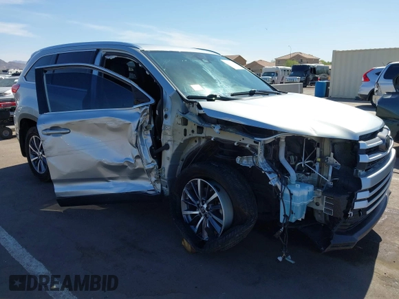 2019 Toyota Highlander SE z VIN 5TDJZRFH4KS580932, wystawiony jako IAAI lot #42250414 z przebiegiem 52 437 mil mil oraz . Historia ofert i sprzedaży dostępna na DreamBid. Obrazek 6.