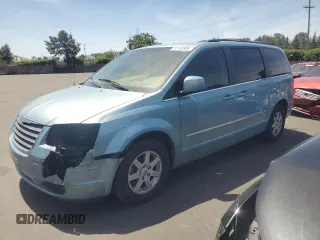 2010 Chrysler Town & Country Touring z VIN 2A4RR5D13AR460820, wystawiony jako Copart lot #57162885 z przebiegiem 197 426 mil mil oraz Szkoda całkowita • Salvage title. Historia ofert i sprzedaży dostępna na DreamBid. Obrazek 1.