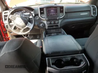 2020 Ram 1500 Big Horn z VIN 1C6SRFBT6LN201358, wystawiony jako Copart lot #53646715 z przebiegiem 84 822 mil mil oraz Szkoda całkowita • Salvage title. Historia ofert i sprzedaży dostępna na DreamBid. Obrazek 8.