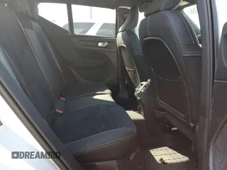 2024 Volvo XC40 Plus z VIN YV4ER3XL3R2240719, wystawiony jako Copart lot #43649755 z przebiegiem 1 281 mil mil oraz Szkoda całkowita • Salvage title. Historia ofert i sprzedaży dostępna na DreamBid. Obrazek 11.