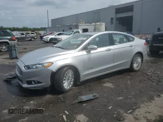 2013 Ford Fusion SE Hybrid z VIN 3FA6P0LU8DR240784, wystawiony jako Copart lot #60202425 z przebiegiem 159 284 mil mil oraz Szkoda całkowita • Salvage title. Historia ofert i sprzedaży dostępna na DreamBid. Obrazek 1.