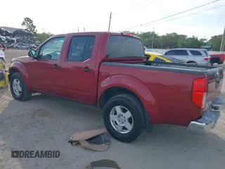 2007 Nissan Frontier SE z VIN 1N6AD07UX7C418640, wystawiony jako IAAI lot #42074654 z przebiegiem 302 031 mil mil oraz . Historia ofert i sprzedaży dostępna na DreamBid. Obrazek 3.