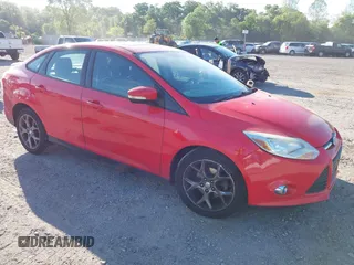 2013 Ford Focus SE z VIN 1FADP3F21DL223326, wystawiony jako IAAI lot #42220588 z przebiegiem 222 393 mil mil oraz . Historia ofert i sprzedaży dostępna na DreamBid. Obrazek 1.