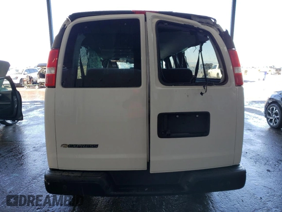 2022 Chevrolet Express Passenger LS z VIN 1GAZGNFP1N1278436, wystawiony jako Copart lot #42293525 z przebiegiem 32 806 mil mil oraz Szkoda całkowita • Salvage title. Historia ofert i sprzedaży dostępna na DreamBid. Obrazek 6.