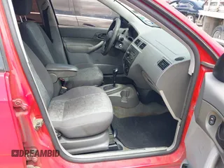2005 Ford Focus S z VIN 1FAFP34N65W165817, wystawiony jako IAAI lot #42218809 z przebiegiem 191 324 mil mil oraz . Historia ofert i sprzedaży dostępna na DreamBid. Obrazek 5.