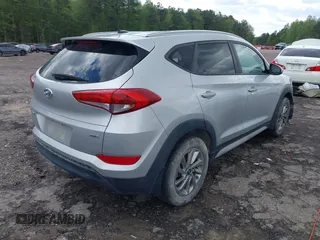 2017 Hyundai Tucson SE with VIN KM8J3CA47HU522428, listed as a IAAI auction lot 41985111 with 86,890 mi miles. Bid and sale history available at carsss.com. Image 4.