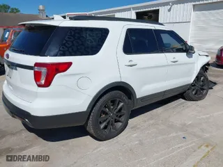 2017 Ford Explorer XLT with VIN 1FM5K7D8XHGC99939, listed as a IAAI auction lot 41826914 with 107,624 mi miles. Bid and sale history available at carsss.com. Image 4.
