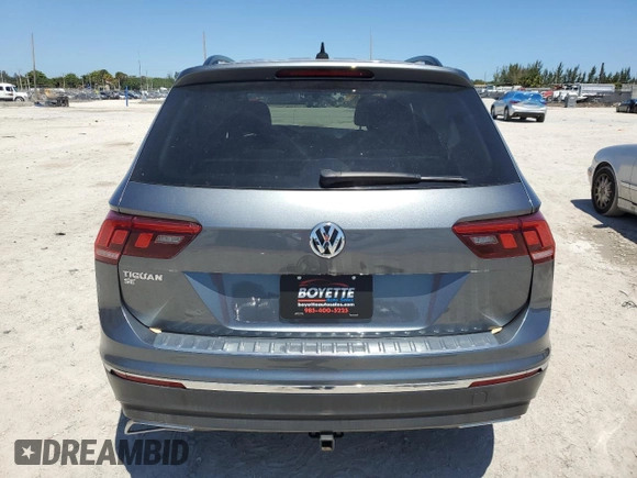 2020 Volkswagen Tiguan SE z VIN 3VV3B7AX9LM083040, wystawiony jako Copart lot #49855254 z przebiegiem 76 171 mil mil oraz Nie do naprawy • Non repairable. Historia ofert i sprzedaży dostępna na DreamBid. Obrazek 6.