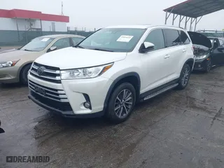 2019 Toyota Highlander SE with VIN 5TDKZRFHXKS565808, listed as a IAAI auction lot 41014235 with NaN miles. Bid and sale history available at carsss.com. Image 18.