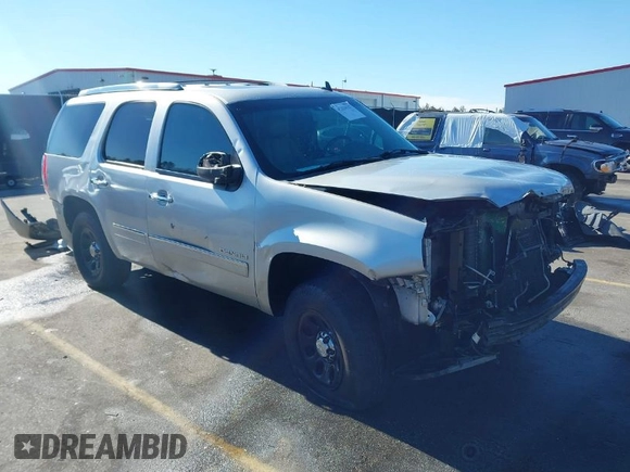 2011 GMC Yukon Denali with VIN 1GKS2EEF8BR346281, listed as a IAAI auction lot 41224127 with 264,311 mi miles. Bid and sale history available at carsss.com. Image 1.