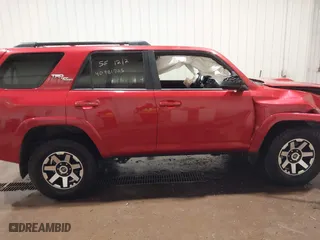2022 Toyota 4Runner TRD Off Road with VIN JTEPU5JR1N6051181, listed as a IAAI auction lot 40981703 with 45,948 mi miles. Bid and sale history available at carsss.com. Image 13.
