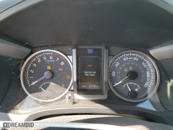 2022 Toyota Tacoma 2WD SR5 with VIN 3TMAZ5CN0NM165517, listed as a Copart auction lot 49290445 with 41,742 mi miles and Salvage Title. Bid and sale history available at carsss.com. Image 9.