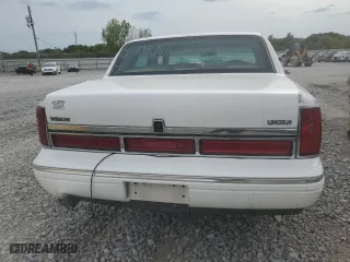 1997 Lincoln Town Car Signature with VIN 1LNLM82W2VY697709, listed as a Copart auction lot 70506934 with 200,288 mi miles and Salvage Title. Bid and sale history available at carsss.com. Image 6.