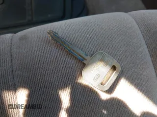 1998 Toyota Camry LE z VIN 4T1BG22K9WU367829, wystawiony jako IAAI lot #41820041 z przebiegiem 226 699 mil mil oraz . Historia ofert i sprzedaży dostępna na DreamBid. Obrazek 11.