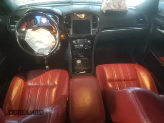 2020 Chrysler 300 S z VIN 2C3CCABT4LH187457, wystawiony jako Copart lot #83415084 z przebiegiem 59 900 mil mil oraz Szkody całkowita. Historia ofert i sprzedaży dostępna na DreamBid. Obrazek 8.