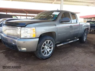 2007 Chevrolet Silverado 1500 Work Truck with VIN 2GCEC19C871592827, listed as a IAAI auction lot 41960690 with 193,154 mi miles. Bid and sale history available at carsss.com. Image 2.