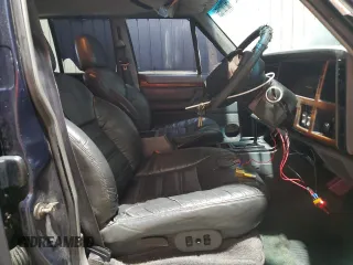 1995 Jeep Cherokee z VIN 1J4FN78S7SL537213, wystawiony jako Copart lot #58700105 z przebiegiem 261 606 mil mil oraz Szkoda całkowita • Salvage title. Historia ofert i sprzedaży dostępna na DreamBid. Obrazek 7.