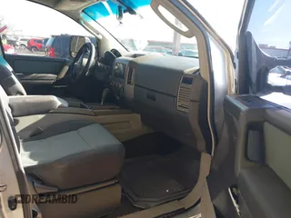 2004 Nissan Titan LE z VIN 1N6AA07BX4N537229, wystawiony jako IAAI lot #41234790 z przebiegiem 210 475 mil mil oraz . Historia ofert i sprzedaży dostępna na DreamBid. Obrazek 5.