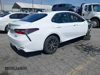 2021 Toyota Camry SE Nightshade with VIN 4T1G11AK8MU553894, listed as a IAAI auction lot 41847408 with 28,557 mi miles. Bid and sale history available at carsss.com. Image 4.