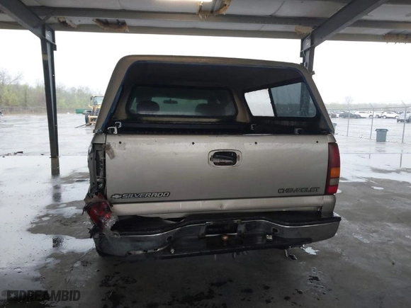 2001 Chevrolet Silverado 1500 LS with VIN 2GCEC19V811229792, listed as a IAAI auction lot 41844893 with 284,568 mi miles. Bid and sale history available at carsss.com. Image 16.