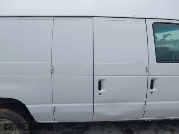 2014 Ford Econoline Cargo Commercial z VIN 1FTNE2EW7EDA00870, wystawiony jako IAAI lot #42384856 z przebiegiem 156 312 mil mil oraz . Historia ofert i sprzedaży dostępna na DreamBid. Obrazek 6.