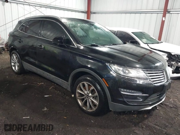 2015 Lincoln MKC with VIN 5LMCJ2A98FUJ17855, listed as a IAAI auction lot 41433416 with 113,070 mi miles. Bid and sale history available at carsss.com. Image 1.