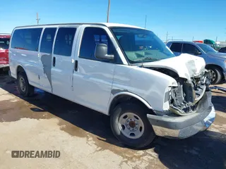 2012 Chevrolet Express Passenger 1LT z VIN 1GAZG1FG1C1140935, wystawiony jako IAAI lot #40887987 z przebiegiem 362 780 mil mil oraz . Historia ofert i sprzedaży dostępna na DreamBid. Obrazek 1.
