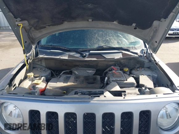 2016 Jeep Patriot High Altitude Edition with VIN 1C4NJRFB1GD712715, listed as a IAAI auction lot 41984245 with 124,227 mi miles. Bid and sale history available at carsss.com. Image 10.