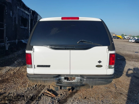 2003 Ford Excursion XLT z VIN 1FMNU40F03EA06549, wystawiony jako IAAI lot #42231165 z przebiegiem 176 564 mil mil oraz . Historia ofert i sprzedaży dostępna na DreamBid. Obrazek 16.