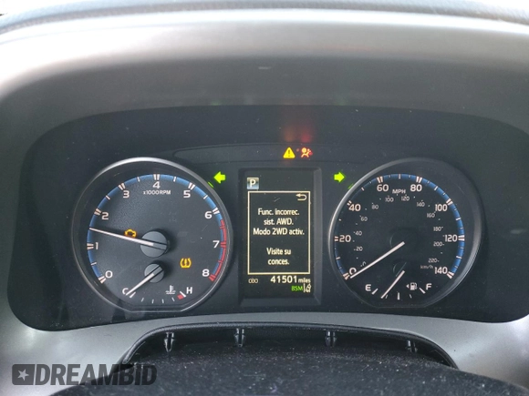 2018 Toyota RAV4 XLE with VIN 2T3RFREV8JW725504, listed as a Copart auction lot 84792264 with 41,501 mi miles and Salvage Title. Bid and sale history available at carsss.com. Image 9.