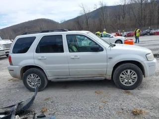 2005 Mercury Mariner Luxury with VIN 4M2CU57165DJ33059, listed as a IAAI auction lot 41675851 with 222,375 mi miles. Bid and sale history available at carsss.com. Image 13.