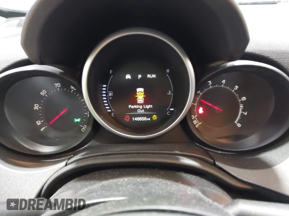 2016 FIAT 500X Trekking z VIN ZFBCFYCT7GP512617, wystawiony jako IAAI lot #42344947 z przebiegiem 146 656 mil mil oraz . Historia ofert i sprzedaży dostępna na DreamBid. Obrazek 7.