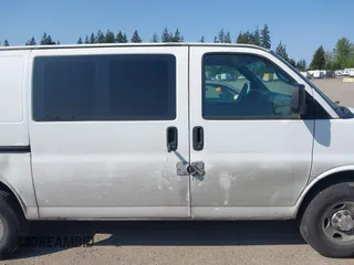 2014 Chevrolet Express Cargo z VIN 1GCWGFCA4E1212687, wystawiony jako IAAI lot #42108018 z przebiegiem 259 074 mil mil oraz . Historia ofert i sprzedaży dostępna na DreamBid. Obrazek 13.