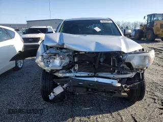 2013 Toyota Tacoma z VIN 5TFUX4EN1DX016584, wystawiony jako Copart lot #48462975 z przebiegiem 130 712 mil mil oraz Szkoda całkowita • Salvage title. Historia ofert i sprzedaży dostępna na DreamBid. Obrazek 5.