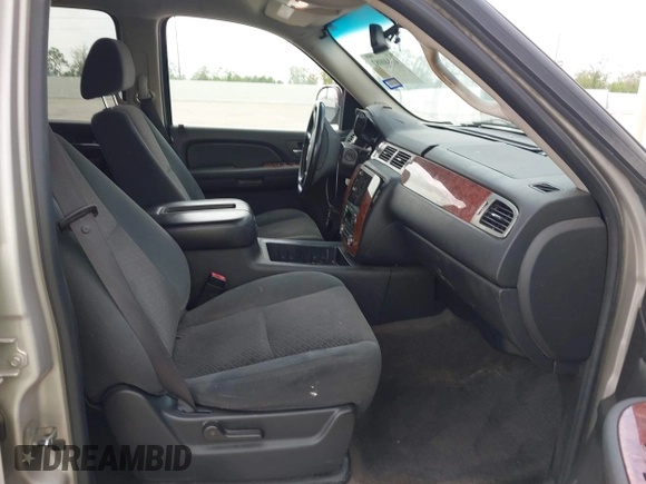 2007 Chevrolet Suburban LT с VIN 1GNFC16J67J350302, выставлен на аукционе IAAI как лот 41940082 с пробегом 176 491 миль миль и . История ставок и продаж доступна на DreamBid. Изображение 5.
