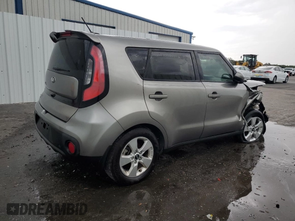 2019 Kia Soul z VIN KNDJN2A24K7682568, wystawiony jako Copart lot #58391635 z przebiegiem 47 493 mil mil oraz Czysty tytuł • Clean title. Historia ofert i sprzedaży dostępna na DreamBid. Obrazek 3.