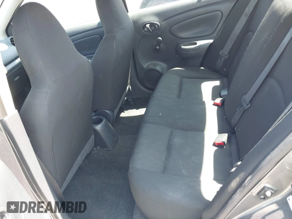 2016 Nissan Versa S z VIN 3N1CN7AP1GL910226, wystawiony jako IAAI lot #42544603 z przebiegiem 128 501 mil mil oraz . Historia ofert i sprzedaży dostępna na DreamBid. Obrazek 8.