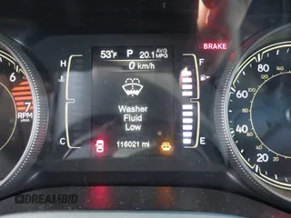 2018 Jeep Cherokee Latitude Plus z VIN 1C4PJMLB5JD569386, wystawiony jako IAAI lot #41757360 z przebiegiem 116 021 mil mil oraz . Historia ofert i sprzedaży dostępna na DreamBid. Obrazek 16.