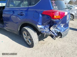 2015 Toyota RAV4 XLE with VIN 2T3RFREVXFW253698, listed as a IAAI auction lot 41798700 with 147,202 mi miles. Bid and sale history available at carsss.com. Image 6.