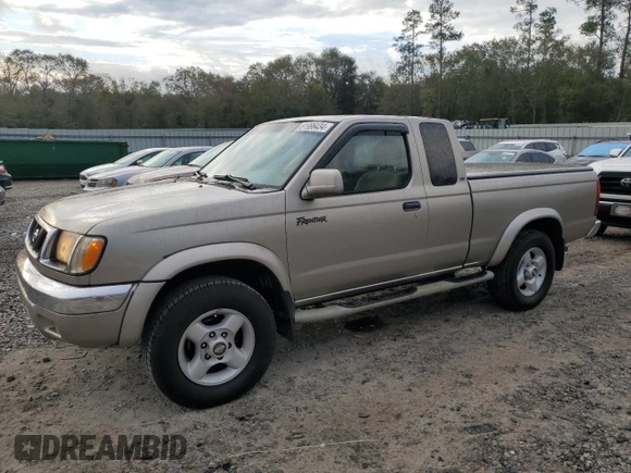 2000 Nissan Frontier XE z VIN 1N6ED26T5YC413840, wystawiony jako Copart lot #81996434 z przebiegiem 189 884 mil mil oraz Szkoda całkowita • Salvage title. Historia ofert i sprzedaży dostępna na DreamBid. Obrazek 1.