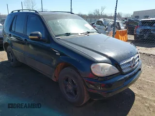 1998 Mercedes-Benz M-Class with VIN 4JGAB54EXWA030493, listed as a IAAI auction lot 41695224 with 249,325 mi miles. Bid and sale history available at carsss.com. Image 1.