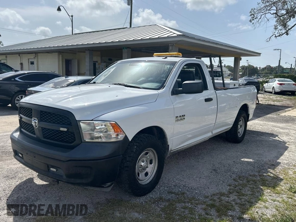 2017 Ram 1500 Tradesman z VIN 3C6JR7DG1HG617495, wystawiony jako Copart lot #66641845 z przebiegiem 142 042 mil mil oraz Czysty tytuł • Clean title. Historia ofert i sprzedaży dostępna na DreamBid. Obrazek 2.