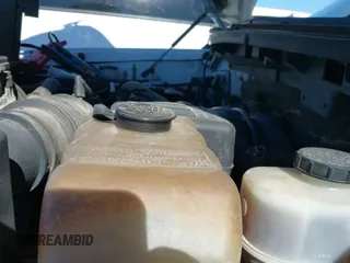 2009 Ford F-150 XL с VIN 1FTRF12839KA68521, выставлен на аукционе IAAI как лот 41307002 с пробегом 191 999 миль миль и . История ставок и продаж доступна на DreamBid. Изображение 16.