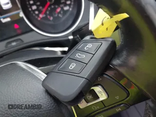 2018 Volkswagen Atlas SE z VIN 1V2KR2CAXJC517240, wystawiony jako IAAI lot #42361370 z przebiegiem 129 546 mil mil oraz . Historia ofert i sprzedaży dostępna na DreamBid. Obrazek 11.