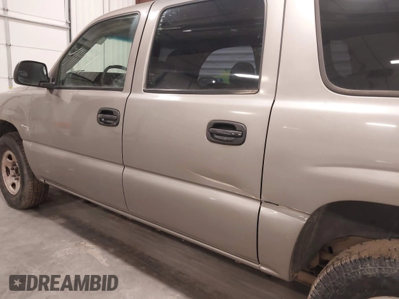 2003 Chevrolet Suburban LT with VIN 1GNEC16Z43J297370, listed as a IAAI auction lot 41537140 with 277,541 mi miles. Bid and sale history available at carsss.com. Image 6.