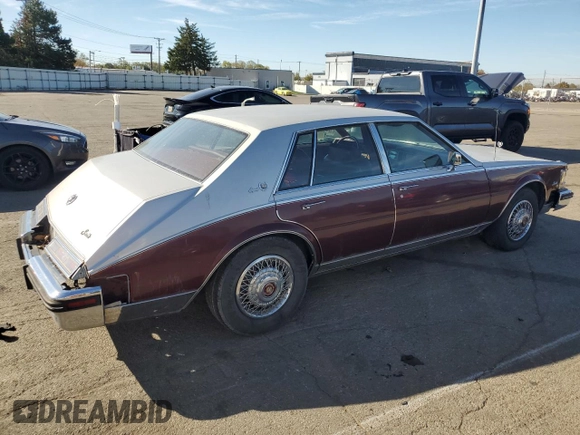 1984 Cadillac Seville z VIN 1G6AS6984EE826325, wystawiony jako Copart lot #77209864 z przebiegiem 26 366 mil mil oraz Czysty tytuł • Clean title. Historia ofert i sprzedaży dostępna na DreamBid. Obrazek 3.