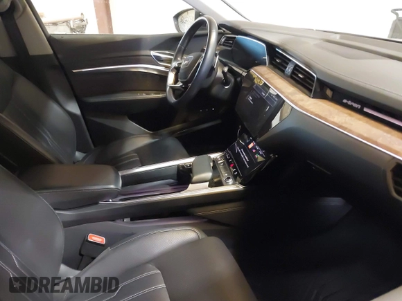 2019 Audi e-tron Prestige with VIN WA1VABGE1KB008769, listed as a IAAI auction lot 41412414 with 41,072 mi miles and . Bid and sale history available at DreamBid. Image 5.