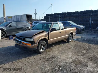 2003 Chevrolet S-10 with VIN 1GCCS19H438207874, listed as a IAAI auction lot 41726567 with NaN miles. Bid and sale history available at carsss.com. Image 17.